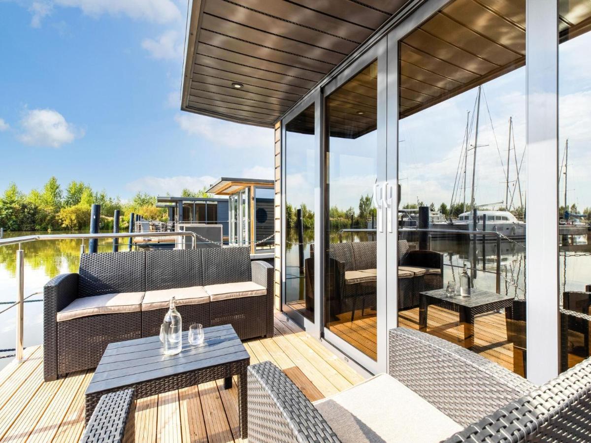 Comfortable Houseboat In Volendam Marina Exterior photo
