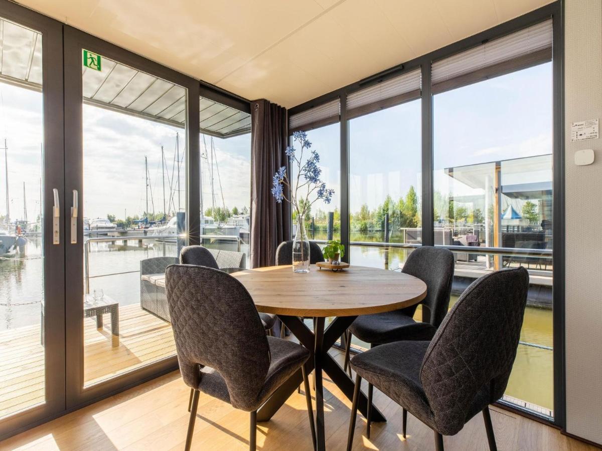 Comfortable Houseboat In Volendam Marina Exterior photo