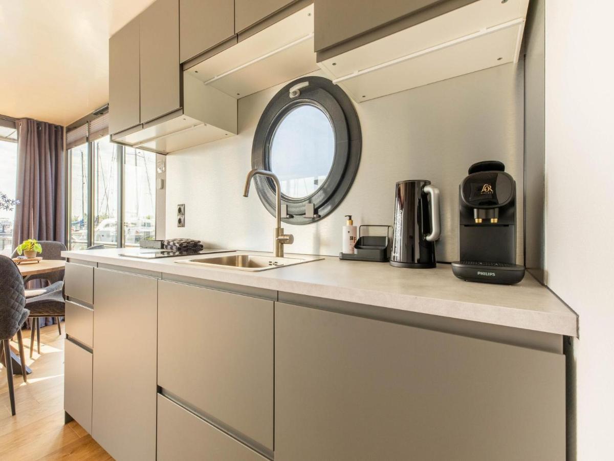 Comfortable Houseboat In Volendam Marina Exterior photo